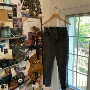 Black highwaisted jeans